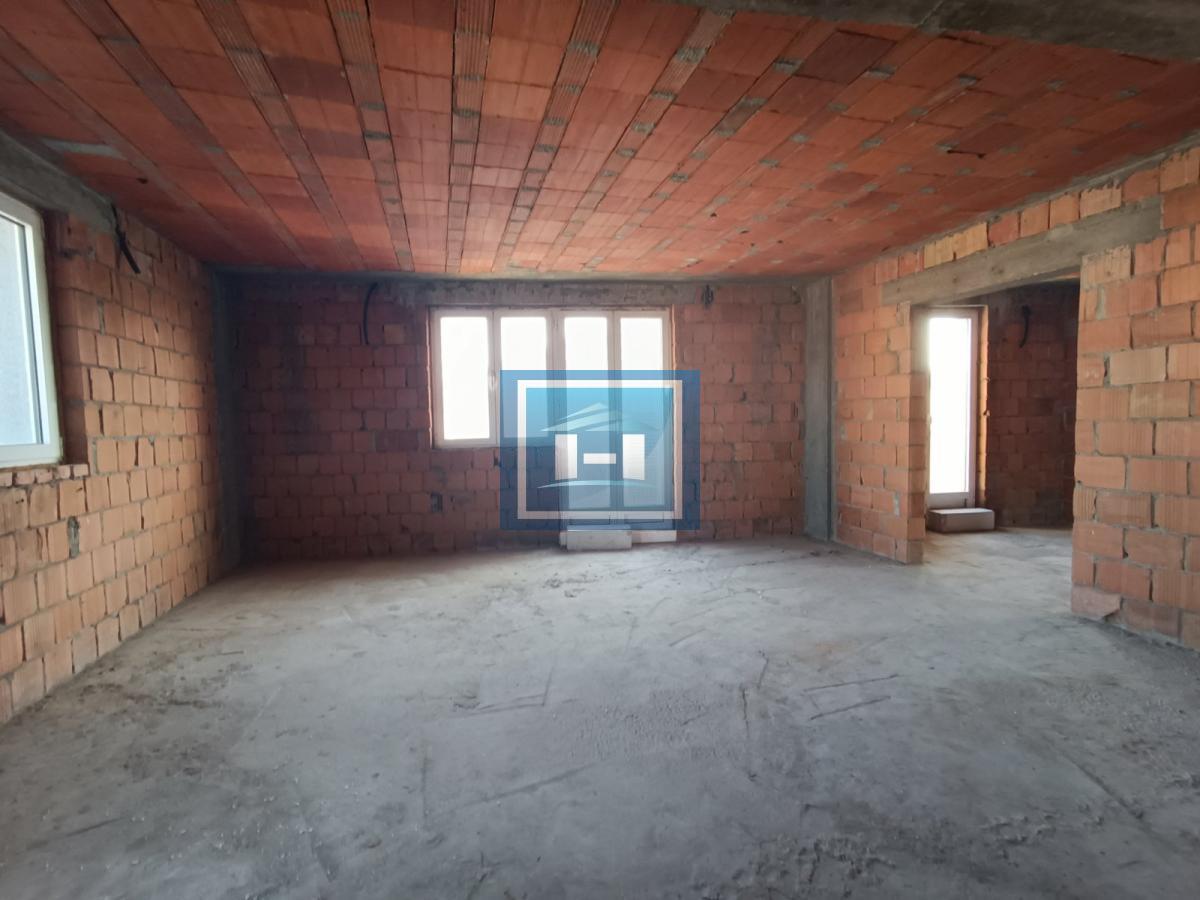 Veliki četverosoban stan koji može da se pretvori u dva manja 7