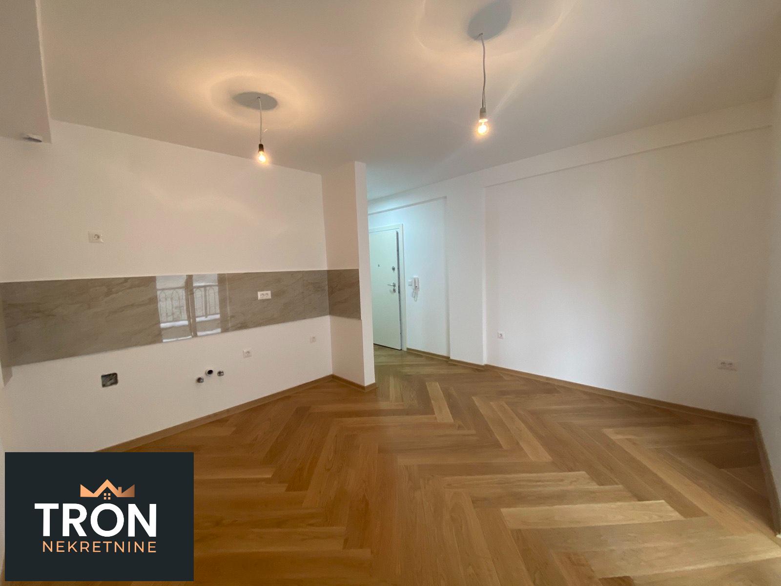 Garsonjera pored pijace i Opštine  30m2 4