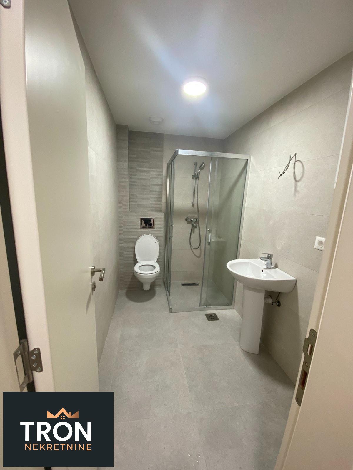 Garsonjera pored pijace i Opštine  30m2 5