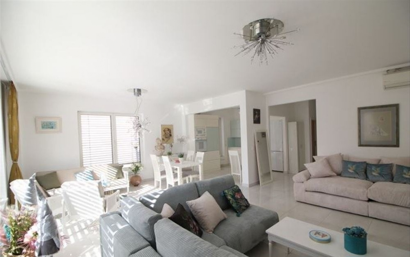 Izdaje se Elegantan i svetao stan sa garažom  Vračar 3