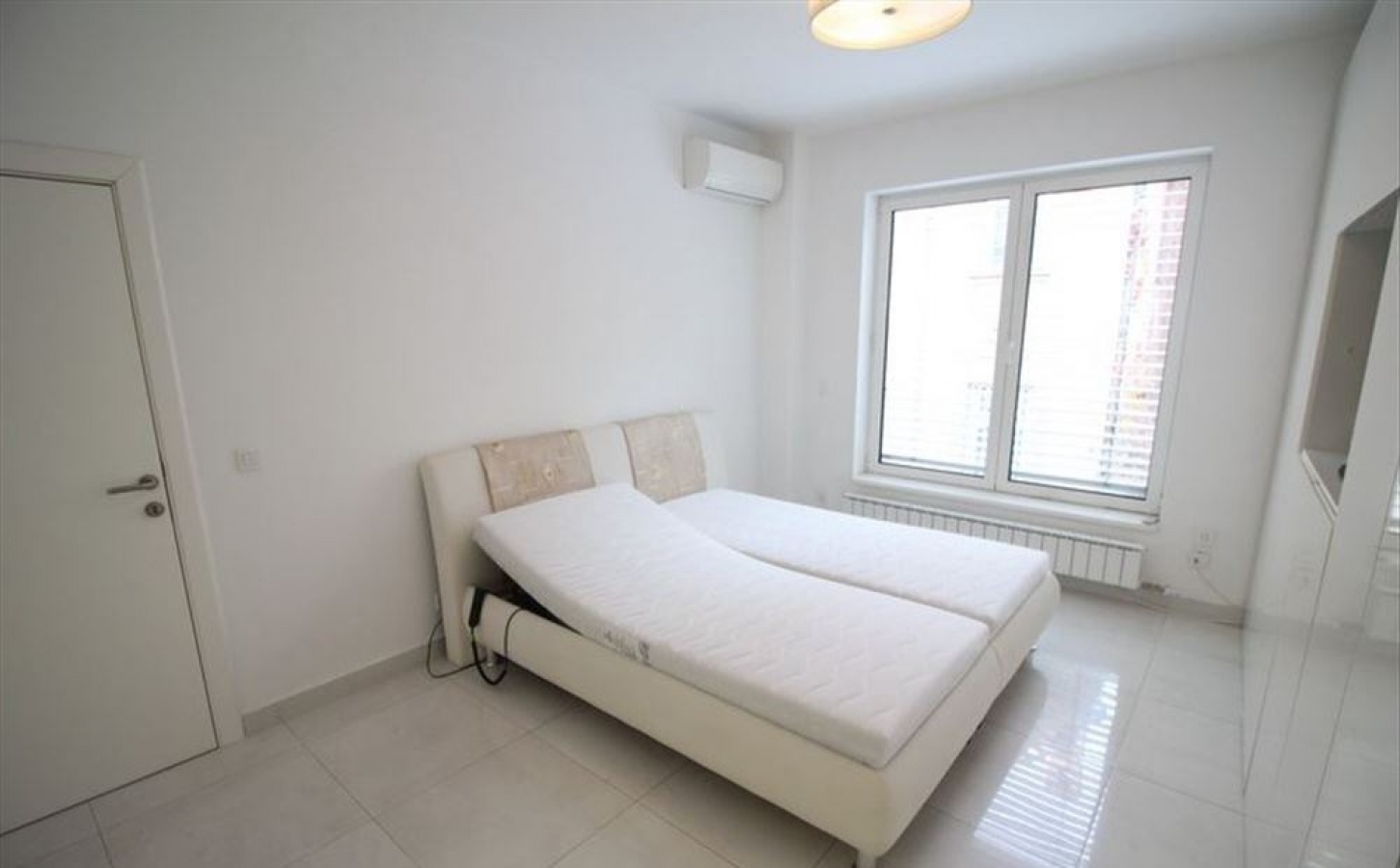 Izdaje se Elegantan i svetao stan sa garažom  Vračar 4