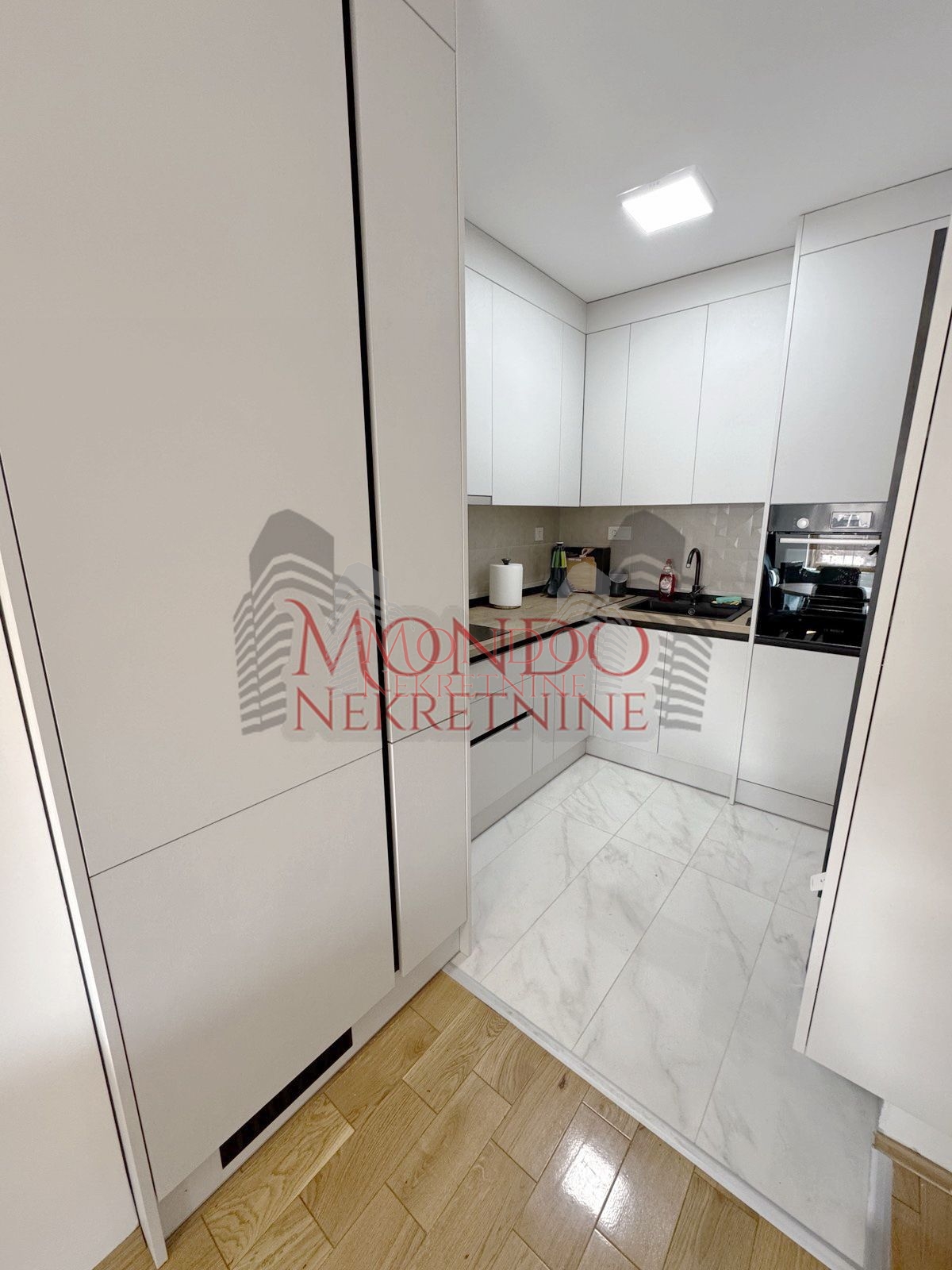 Jednoiposoban nov stan na Crvenom pevcu, novogradnja, parking! 5