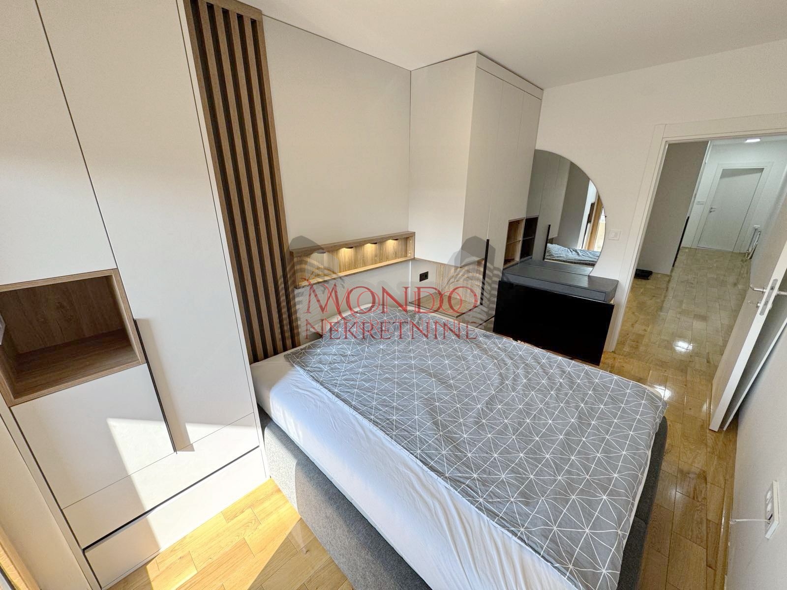 Jednoiposoban nov stan na Crvenom pevcu, novogradnja, parking! 9