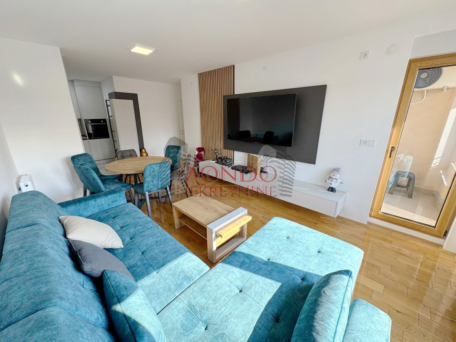 Jednoiposoban nov stan na Crvenom pevcu, novogradnja, parking! 2