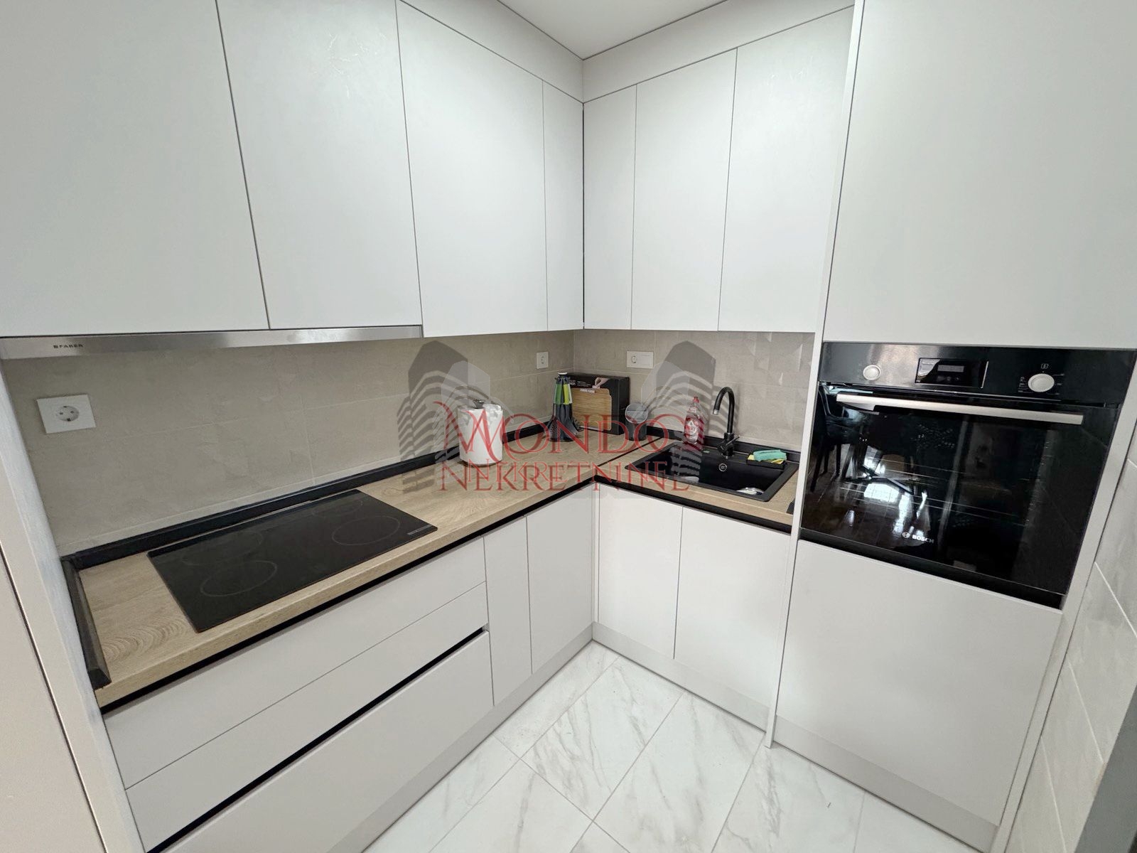 Jednoiposoban nov stan na Crvenom pevcu, novogradnja, parking! 6