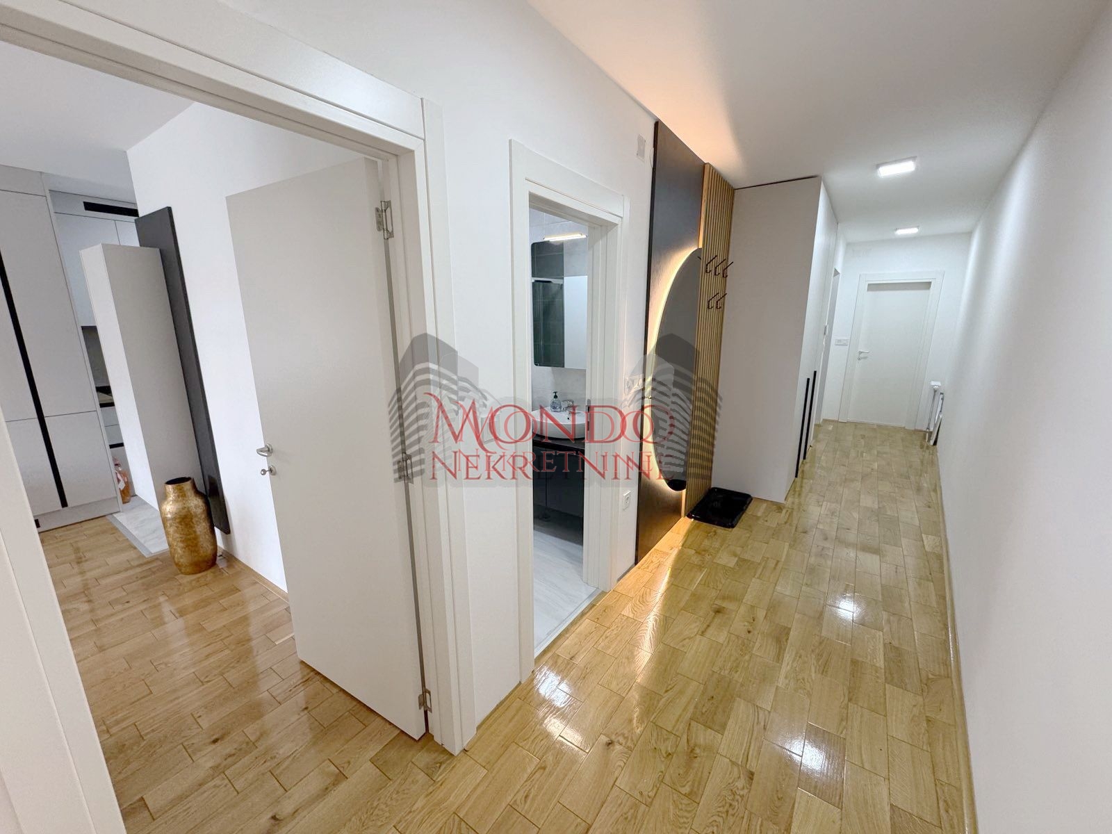 Jednoiposoban nov stan na Crvenom pevcu, novogradnja, parking! 7