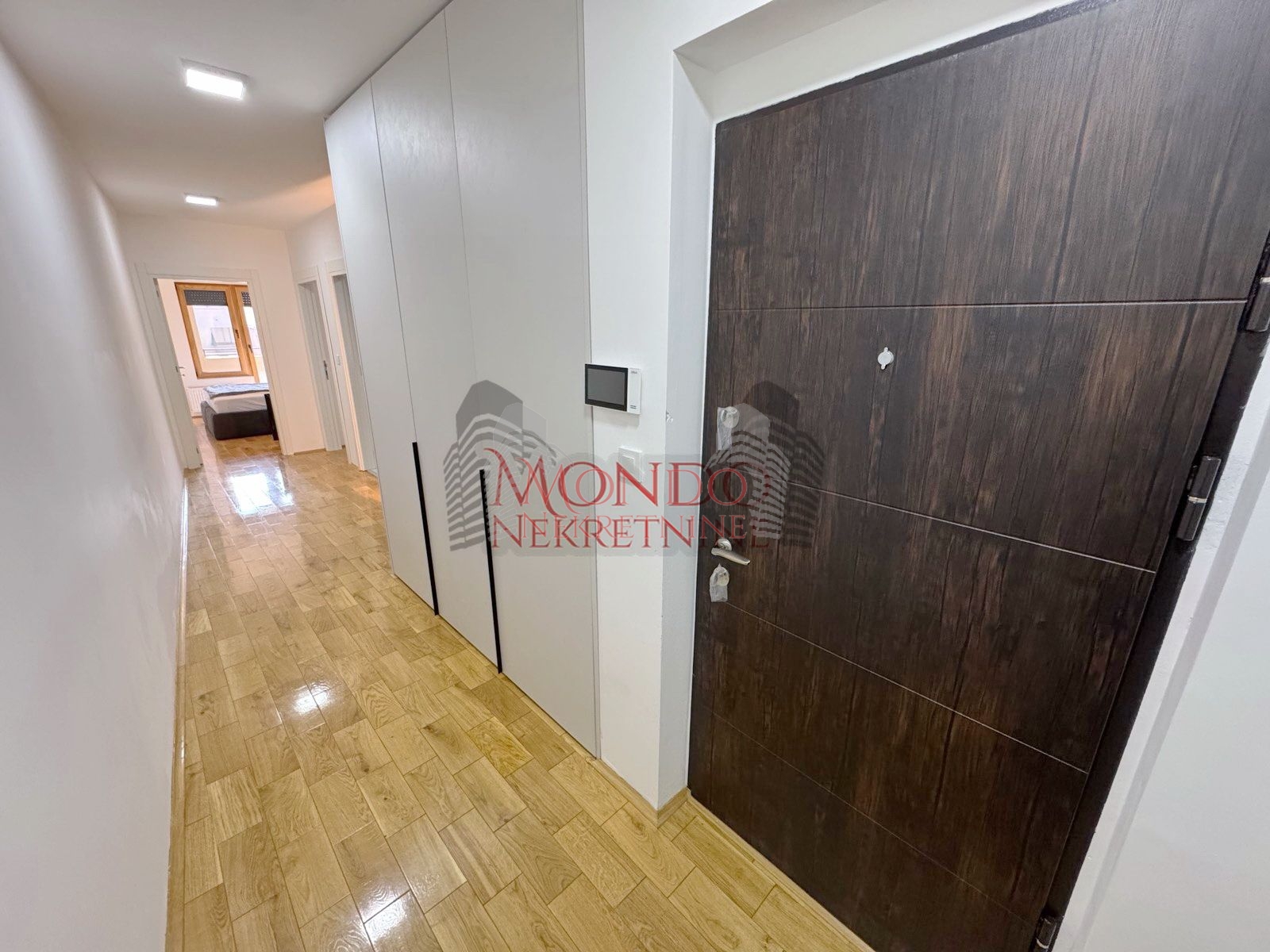 Jednoiposoban nov stan na Crvenom pevcu, novogradnja, parking! 12