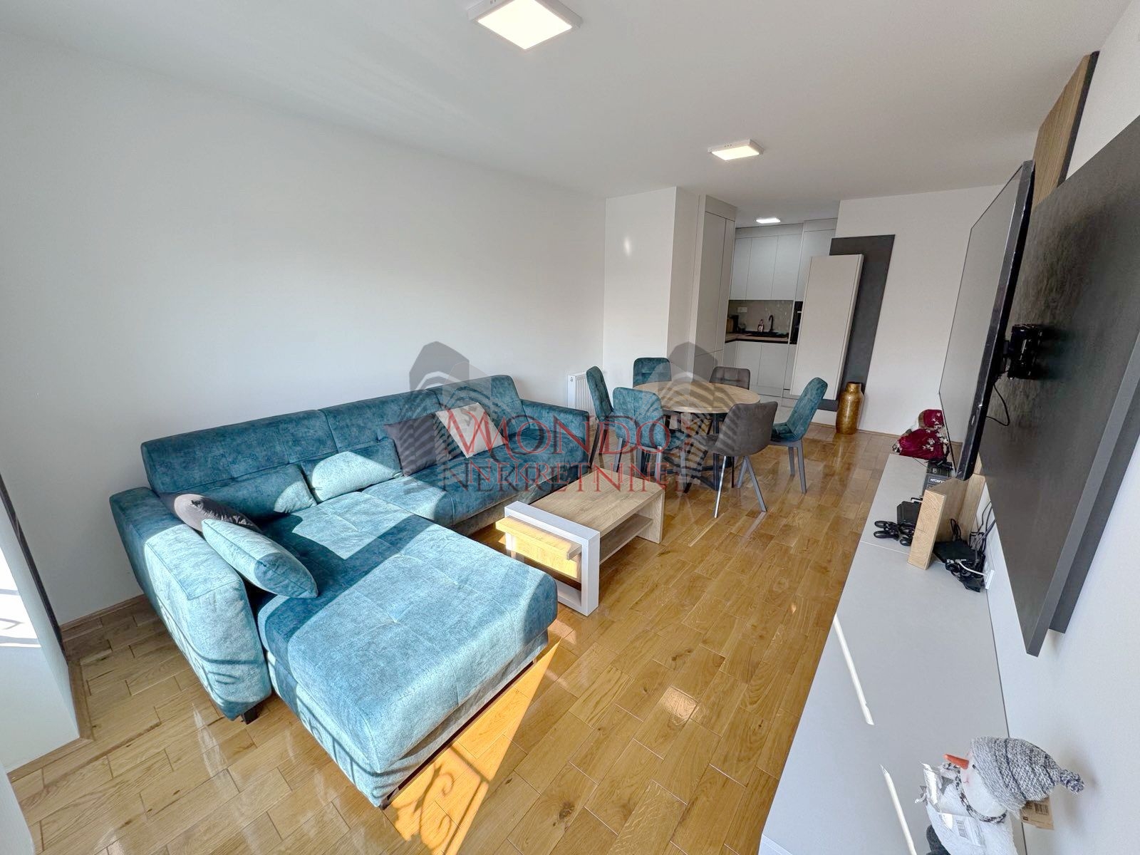 Jednoiposoban nov stan na Crvenom pevcu, novogradnja, parking! 3