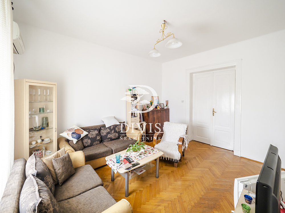 Prodaja 2 5 stan  Trg Politika  63m2  III sprat 1