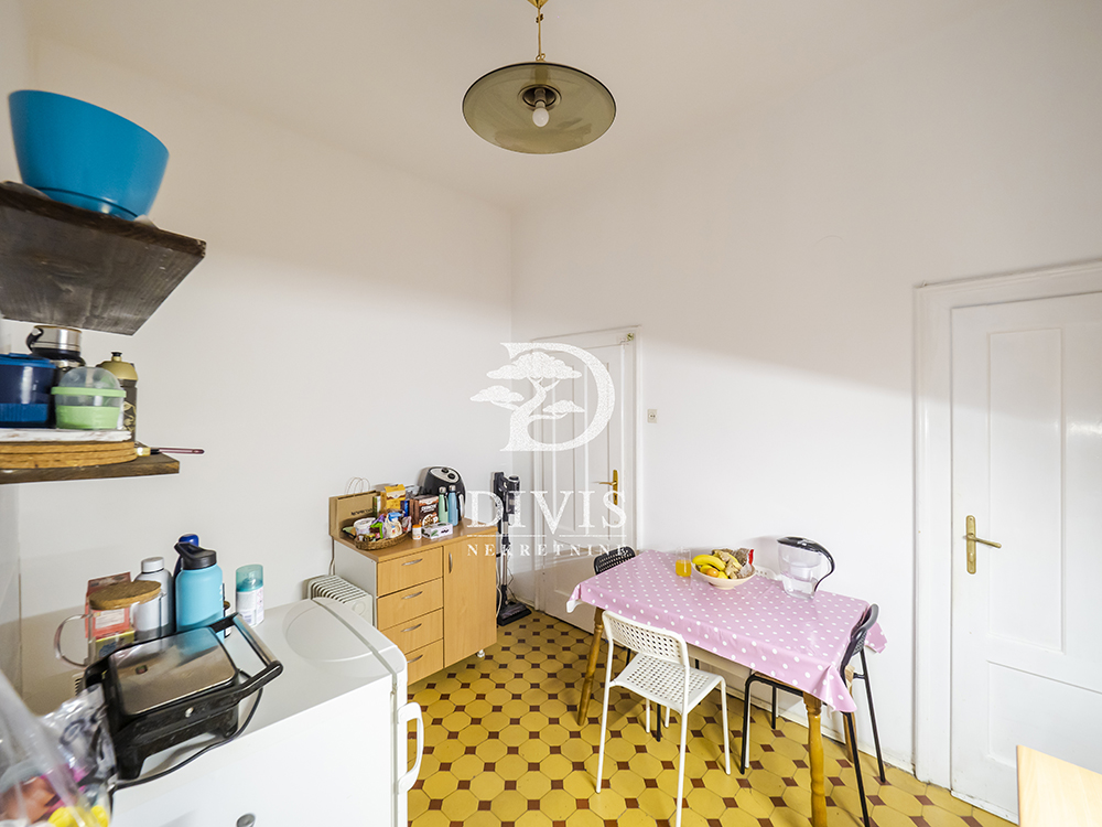 Prodaja 2 5 stan  Trg Politika  63m2  III sprat 4