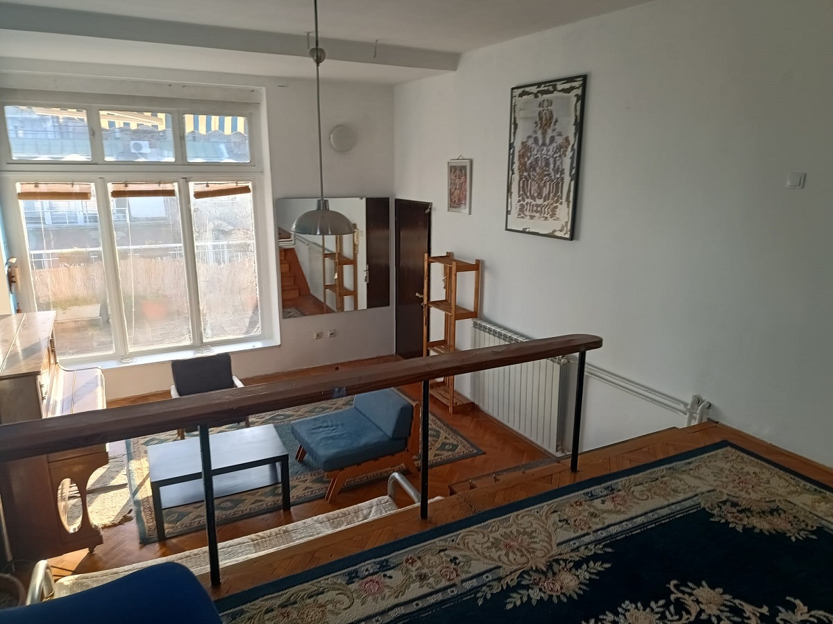 Prodajemo 5 0 stan u centru  Kosovska  98m2  za renoviranje 3