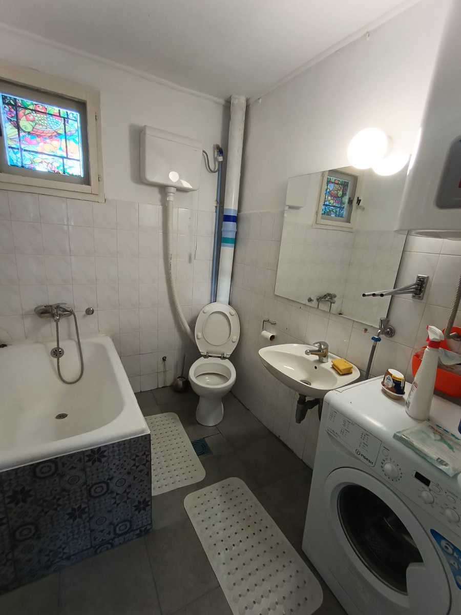 Prodajemo 5 0 stan u centru  Kosovska  98m2  za renoviranje 5