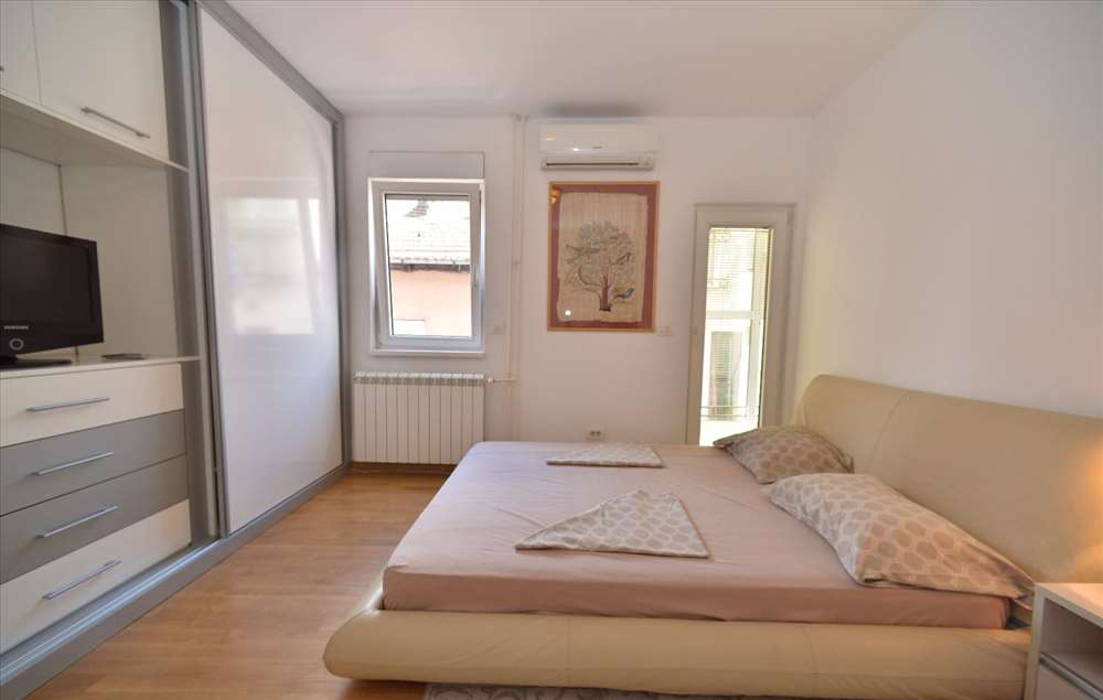 Izuzetan  luksuzan stan  na ekskluzivnoj lokaciji Vracara 4