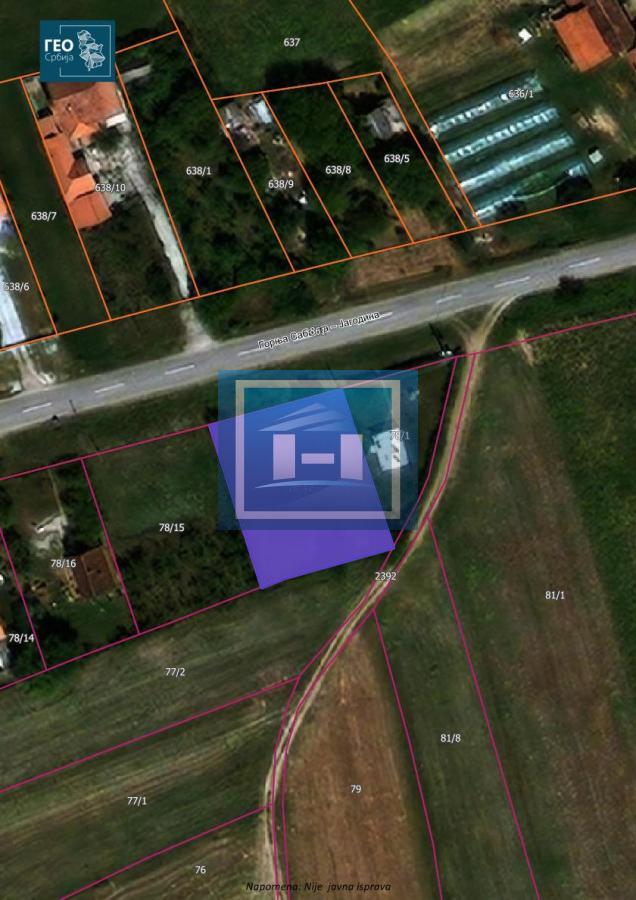 Prelepa parcela uz glavni put 1