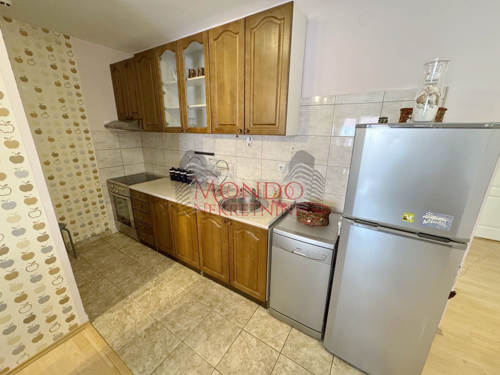 Jednoiposoban stan u Duvanistu, Magdon 4