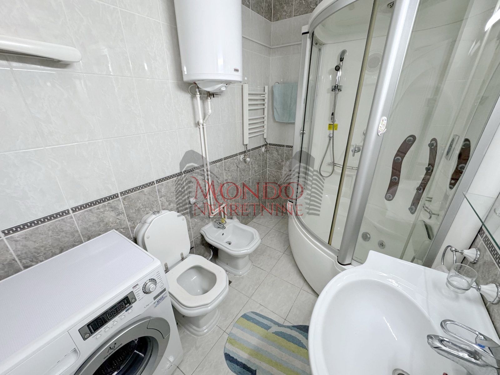 Jednoiposoban stan u Duvanistu, Magdon 9