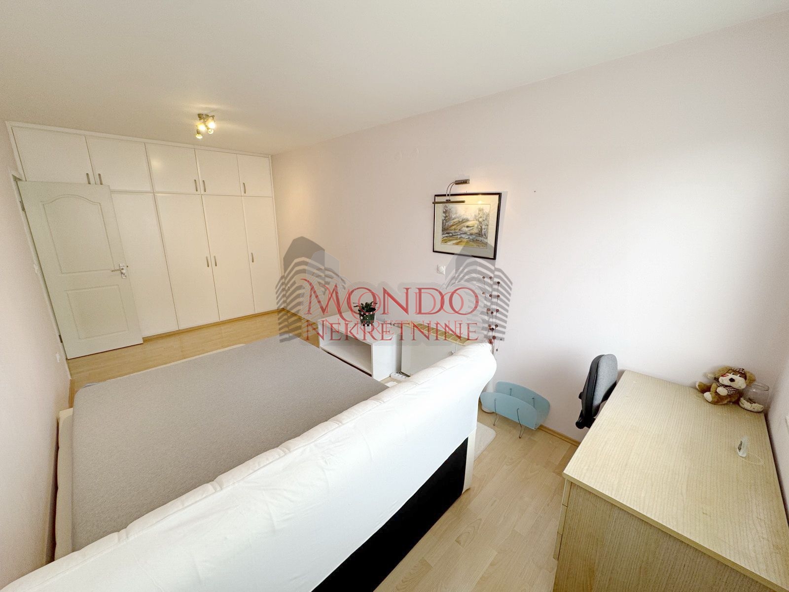 Jednoiposoban stan u Duvanistu, Magdon 7