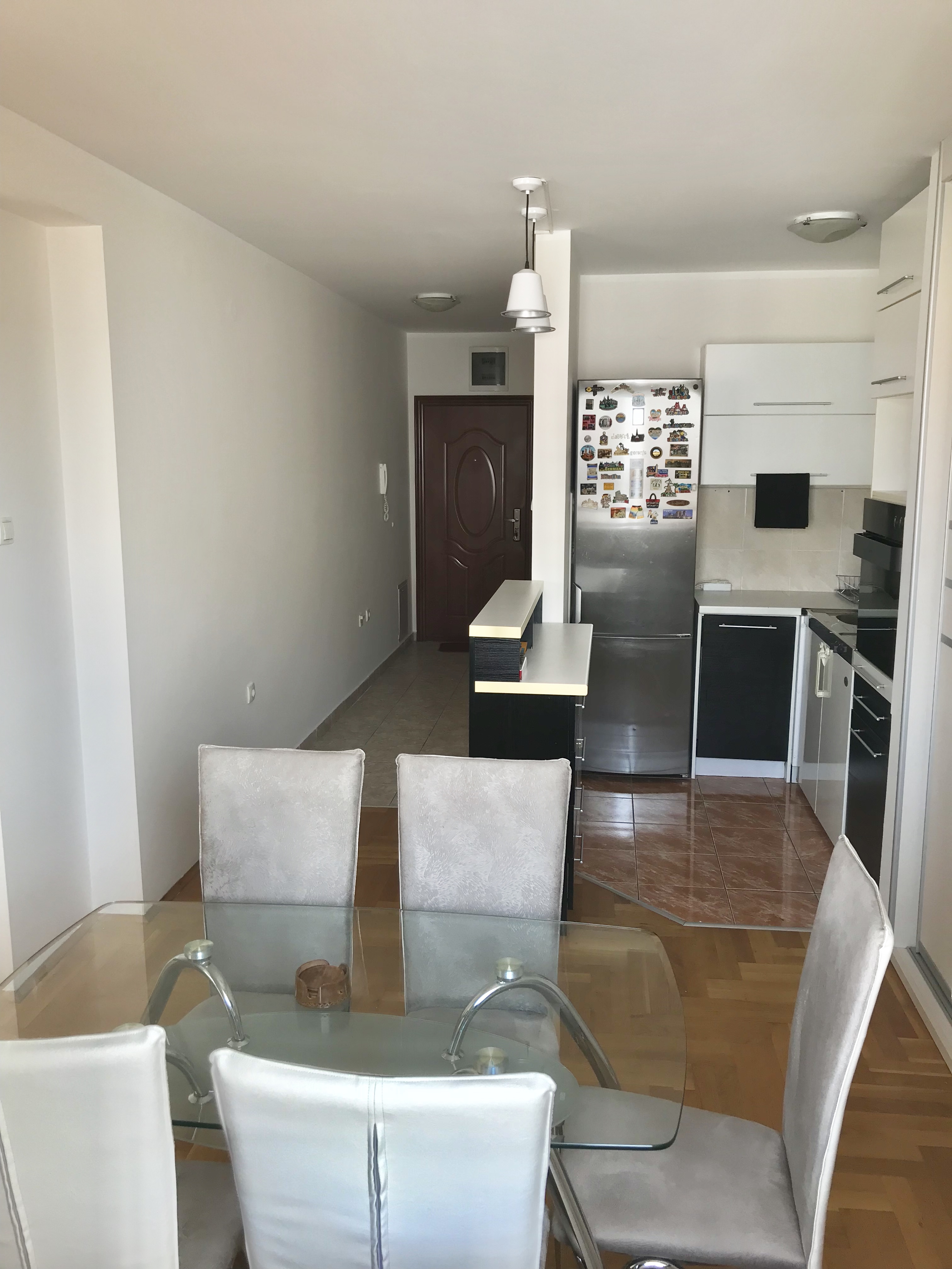 Trosoban stan za izdavanje  Dr Svetislava Kasapinovica 2B  800   84m² 3