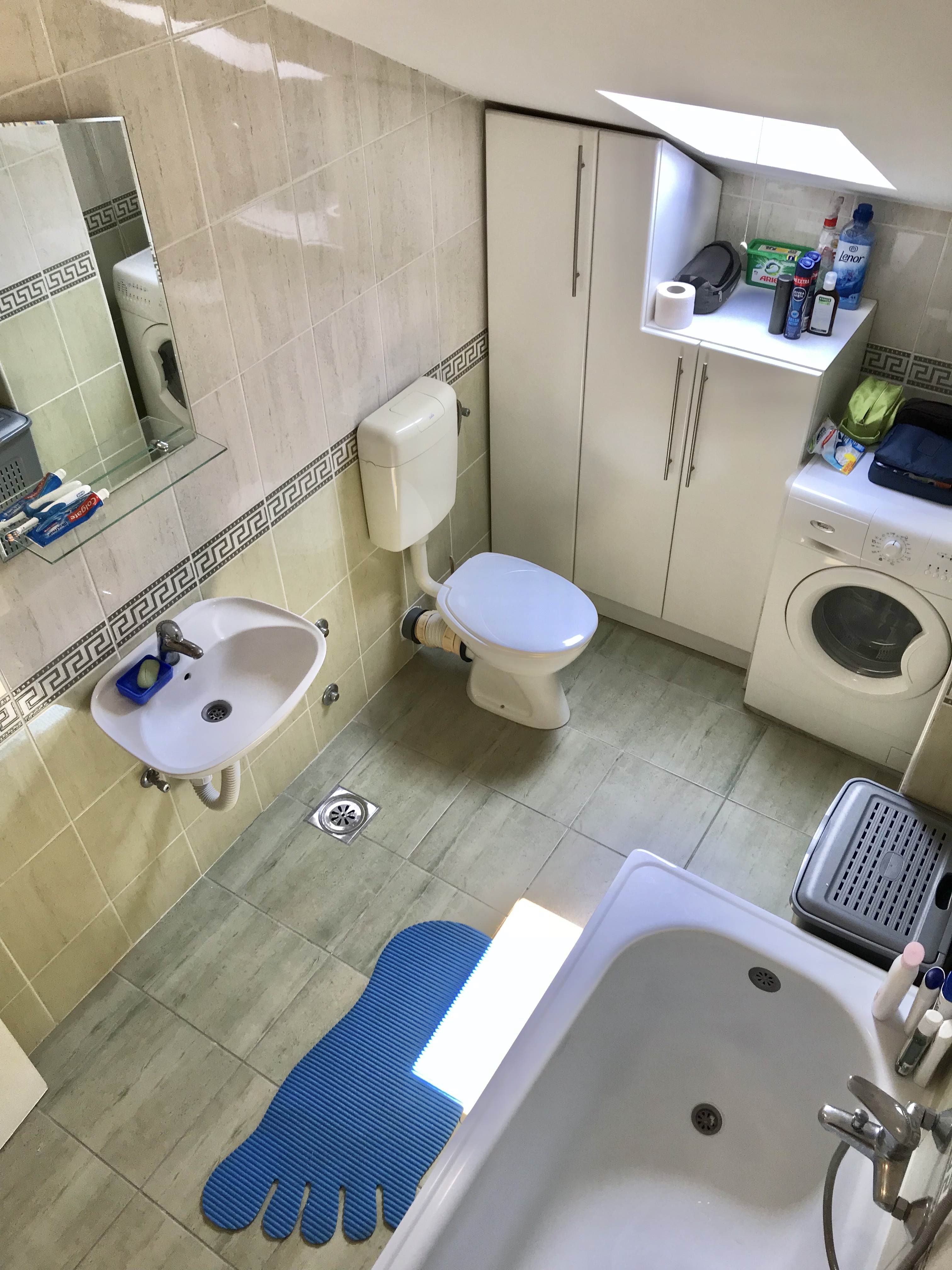 Trosoban stan za izdavanje  Dr Svetislava Kasapinovica 2B  800   84m² 4