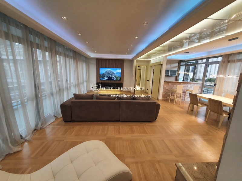 Četvorosoban stan za izdavanje  Beli dvor 6