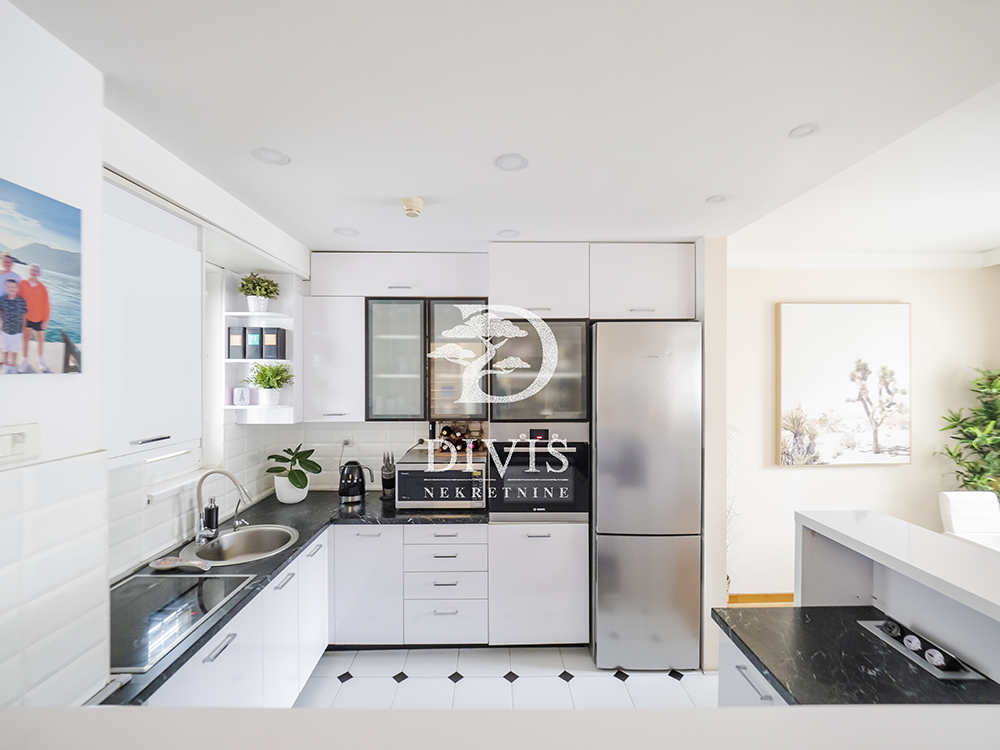 Prodajemo odličan renoviran dupleks  149m2  kod Skyline  Durmitorska 4