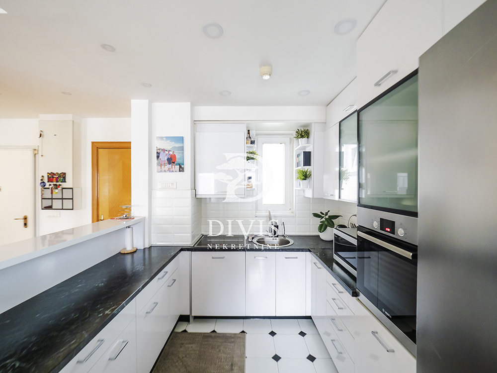 Prodajemo odličan renoviran dupleks  149m2  kod Skyline  Durmitorska 3