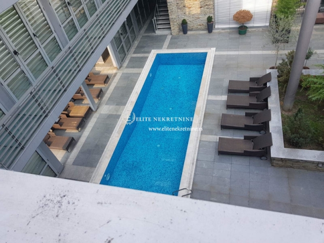 Četvorosoban stan za izdavanje  Beli dvor 7