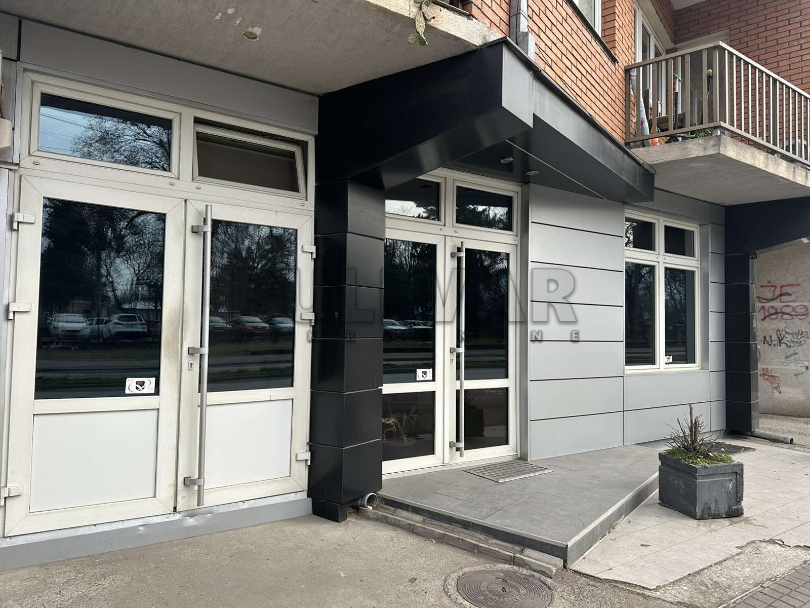 Lokal, 174 m2, Trošarina, Bulevar dr Zorana ID: p-013495 1