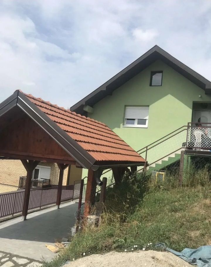 Prodajem kucu na top lokaciji Uzice 1