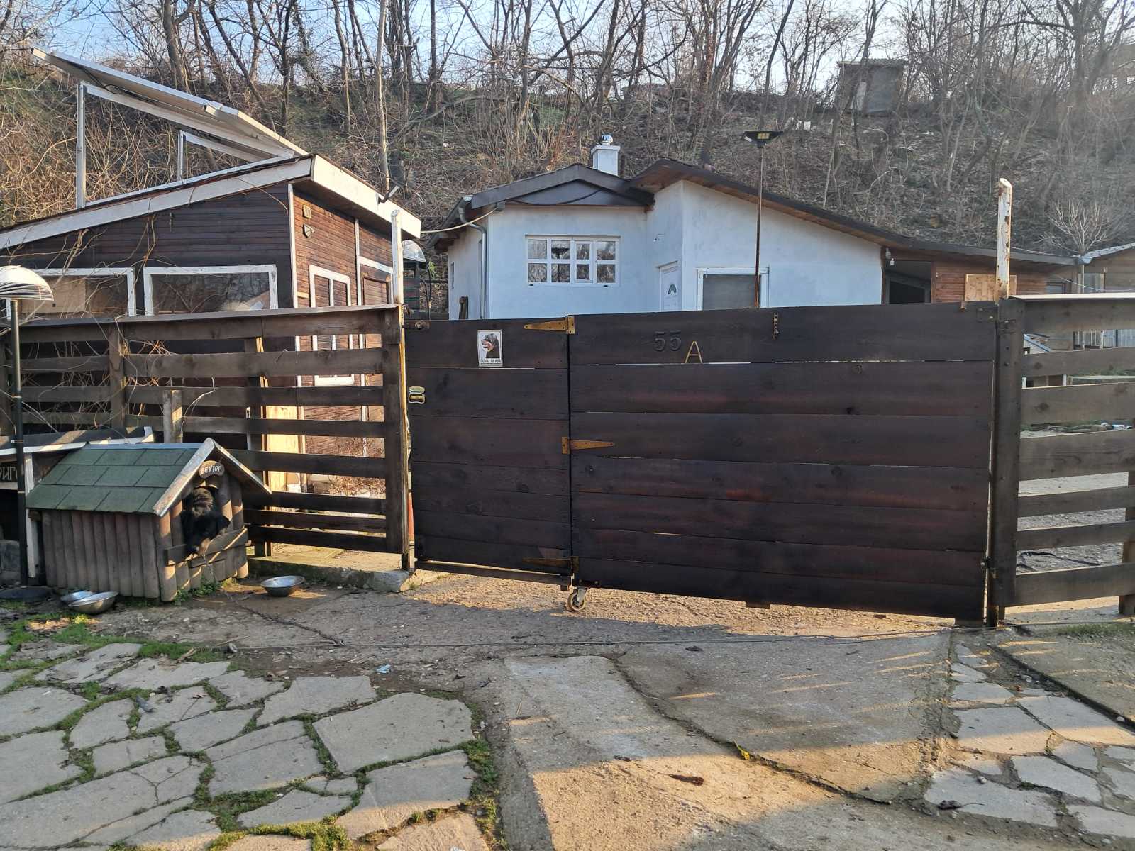 Vikendica sa pomocnim objektima na Dunavu 2