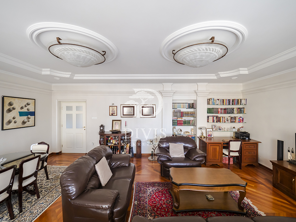 Izdajemo lux 3 0 salonski stan na Vračaru  107m2 2