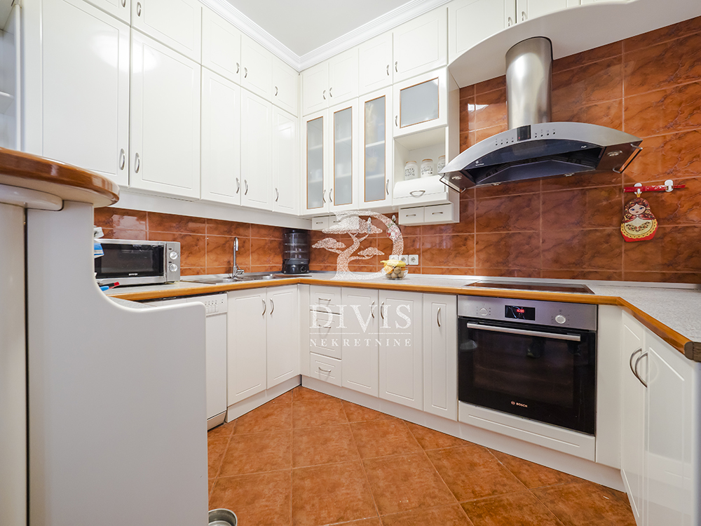 Izdajemo lux 3 0 salonski stan na Vračaru  107m2 3