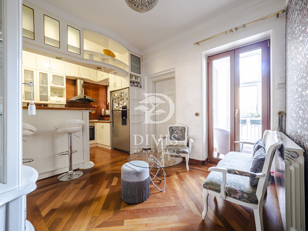 Izdajemo lux 3 0 salonski stan na Vračaru  107m2 5