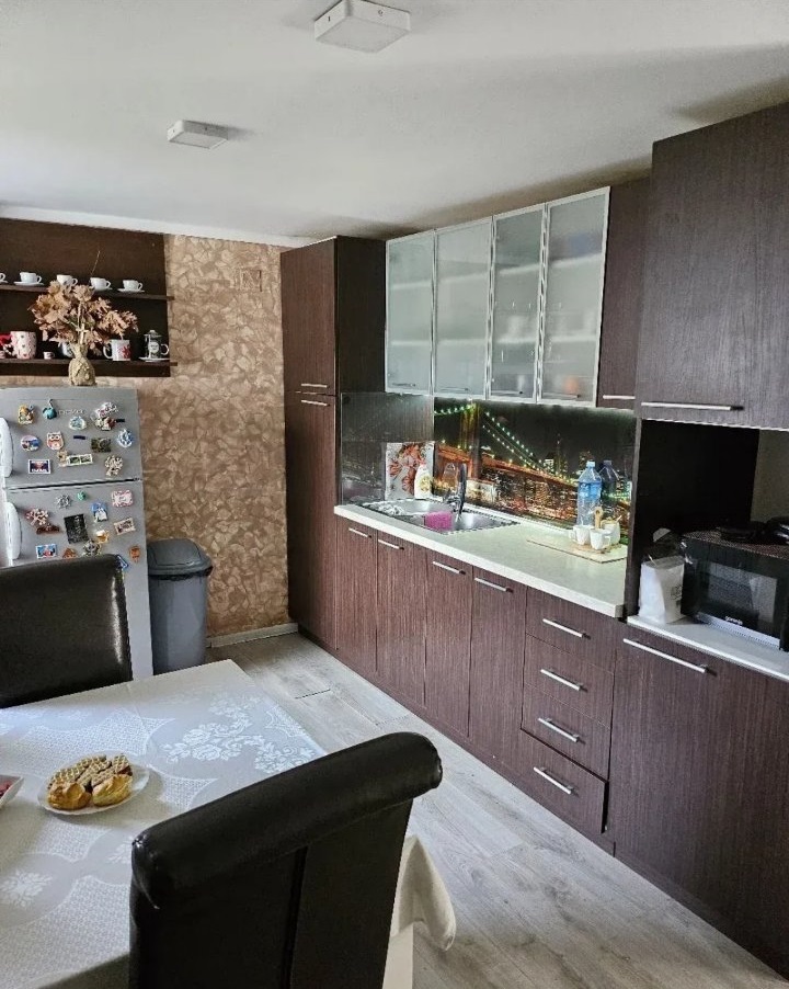 Prodajem kucu u Surcinu 4