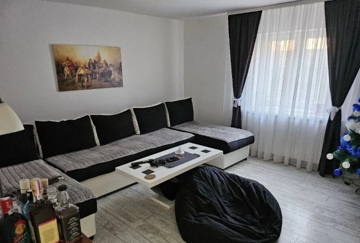 Prodajem kucu u Surcinu 3