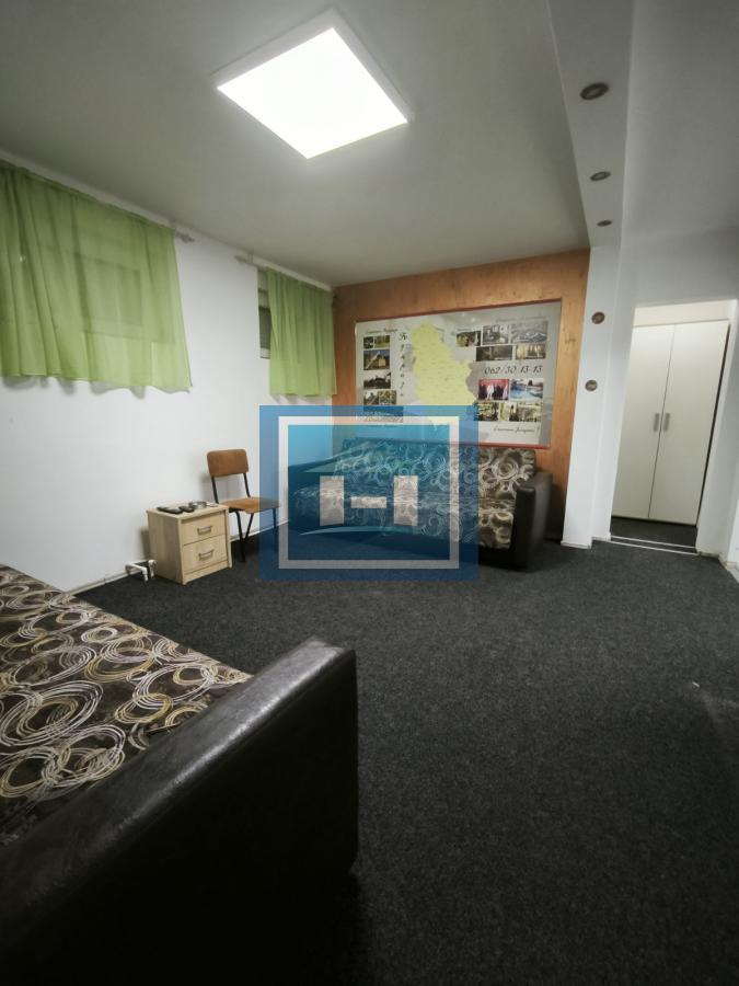 Na prodaju poslovni prostor od 82 m² u novijoj zgradi, s mogućnošću preuređenja u stambeni 3