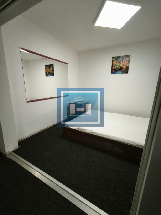 Na prodaju poslovni prostor od 82 m² u novijoj zgradi, s mogućnošću preuređenja u stambeni 6