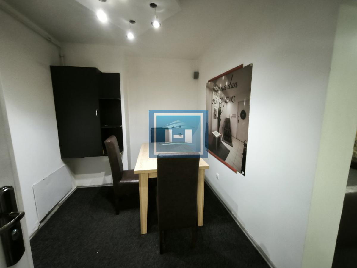 Na prodaju poslovni prostor od 82 m² u novijoj zgradi, s mogućnošću preuređenja u stambeni 8