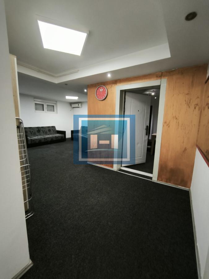 Na prodaju poslovni prostor od 82 m² u novijoj zgradi, s mogućnošću preuređenja u stambeni 9