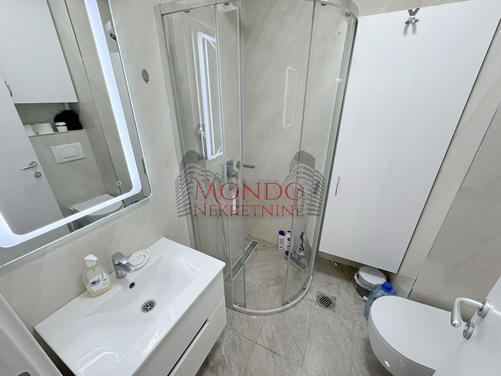 Jednoiposoban stan kod parka Cair preko puta Hale, novogradnja 11