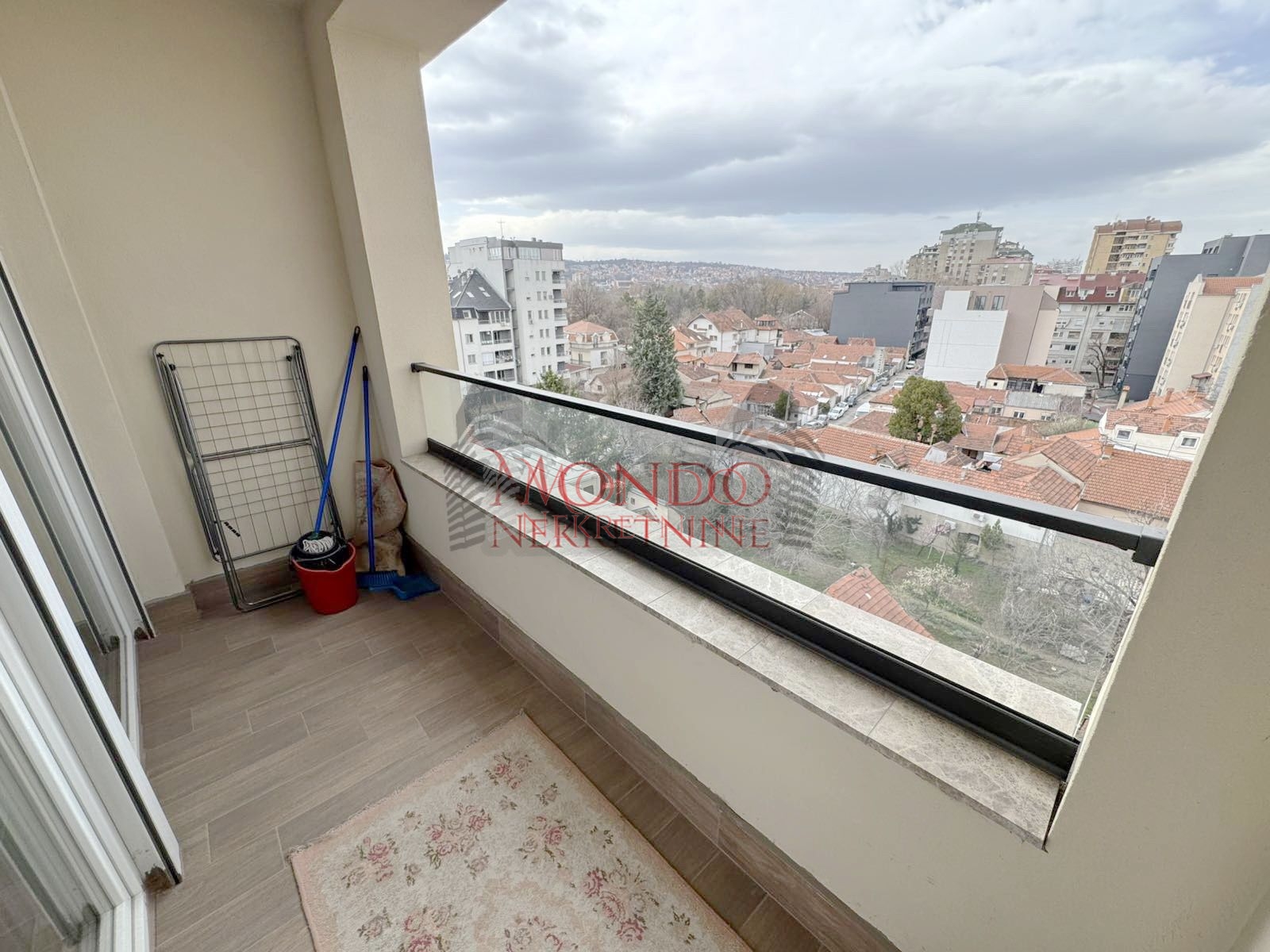 Jednoiposoban stan kod parka Cair preko puta Hale, novogradnja 13