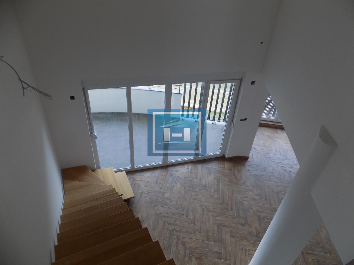 Dupleks stan u novogradnji 24