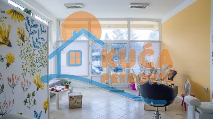 Lokal, 35 m2, Pantelej, Jesenjinova ID: i-07642 1