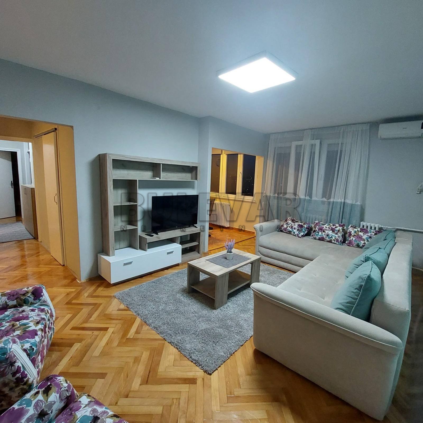 Trosoban stan, 77 m2, Centar, Cara Dušana ID: i-010935 2