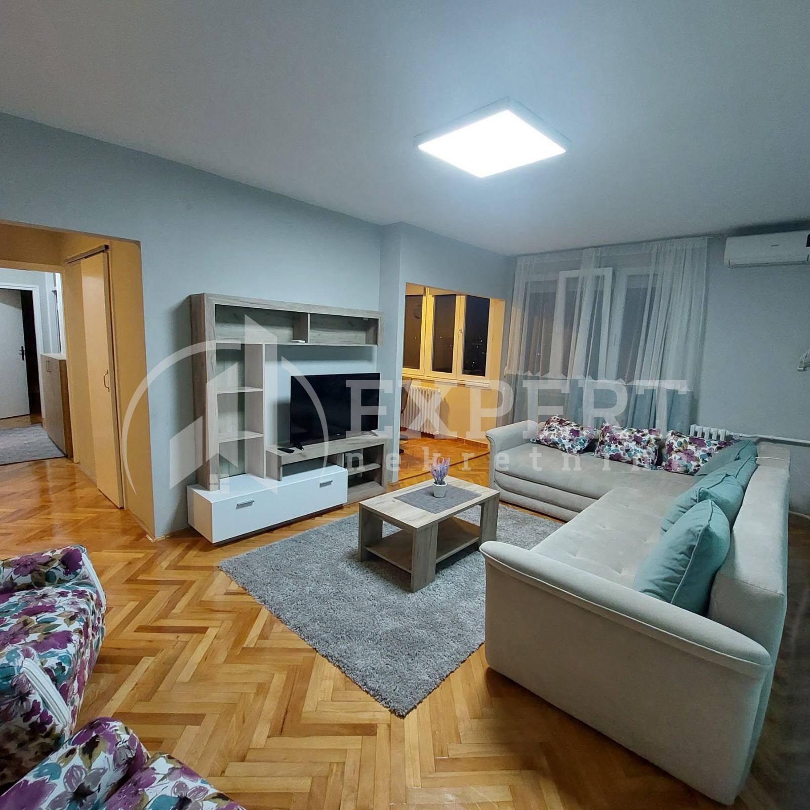 Trosoban stan, 77 m2, Centar, Cara Dušana ID: i-010935 2