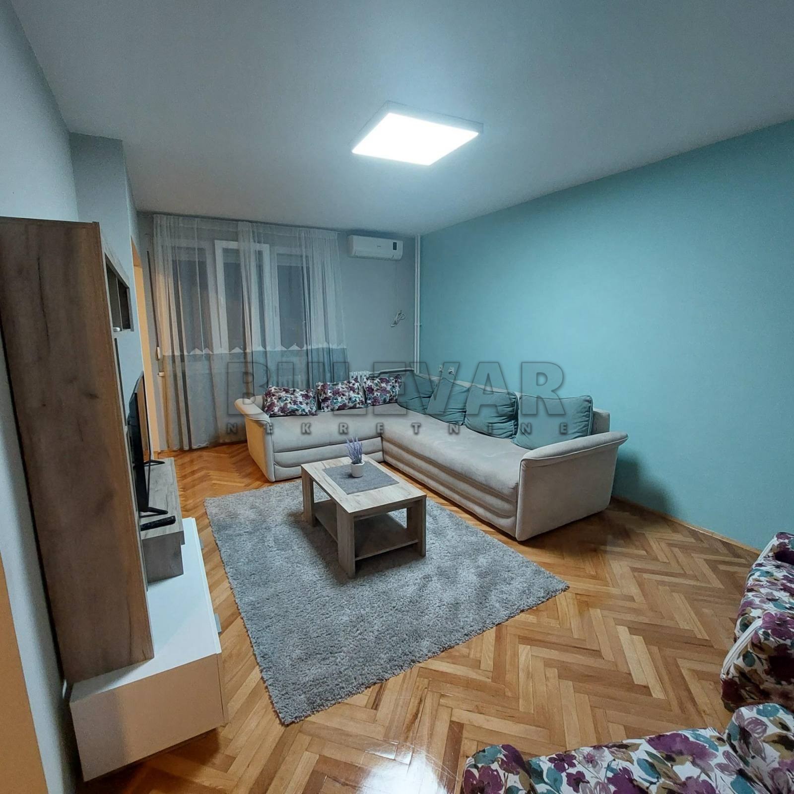 Trosoban stan, 77 m2, Centar, Cara Dušana ID: i-010935 1