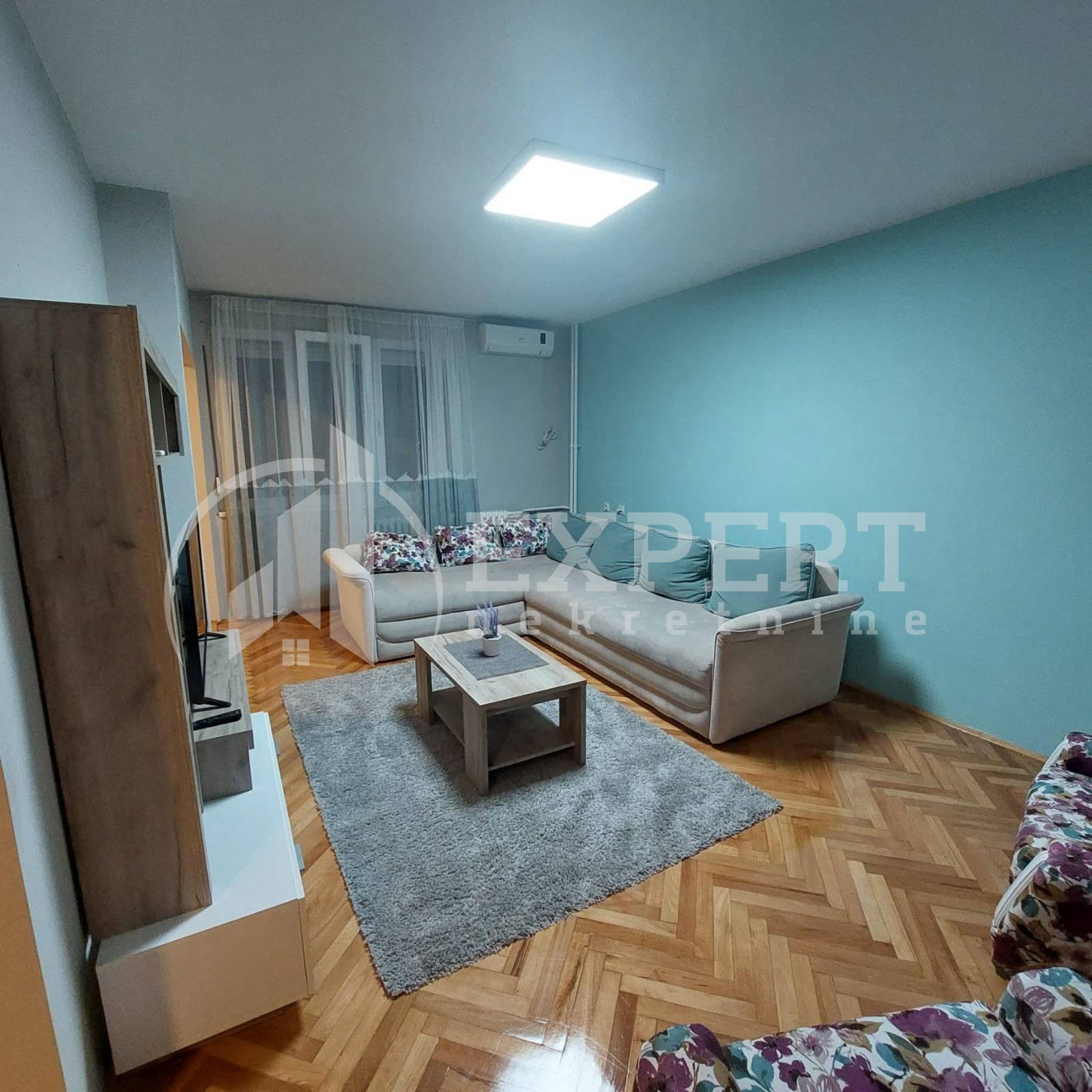 Trosoban stan, 77 m2, Centar, Cara Dušana ID: i-010935 1