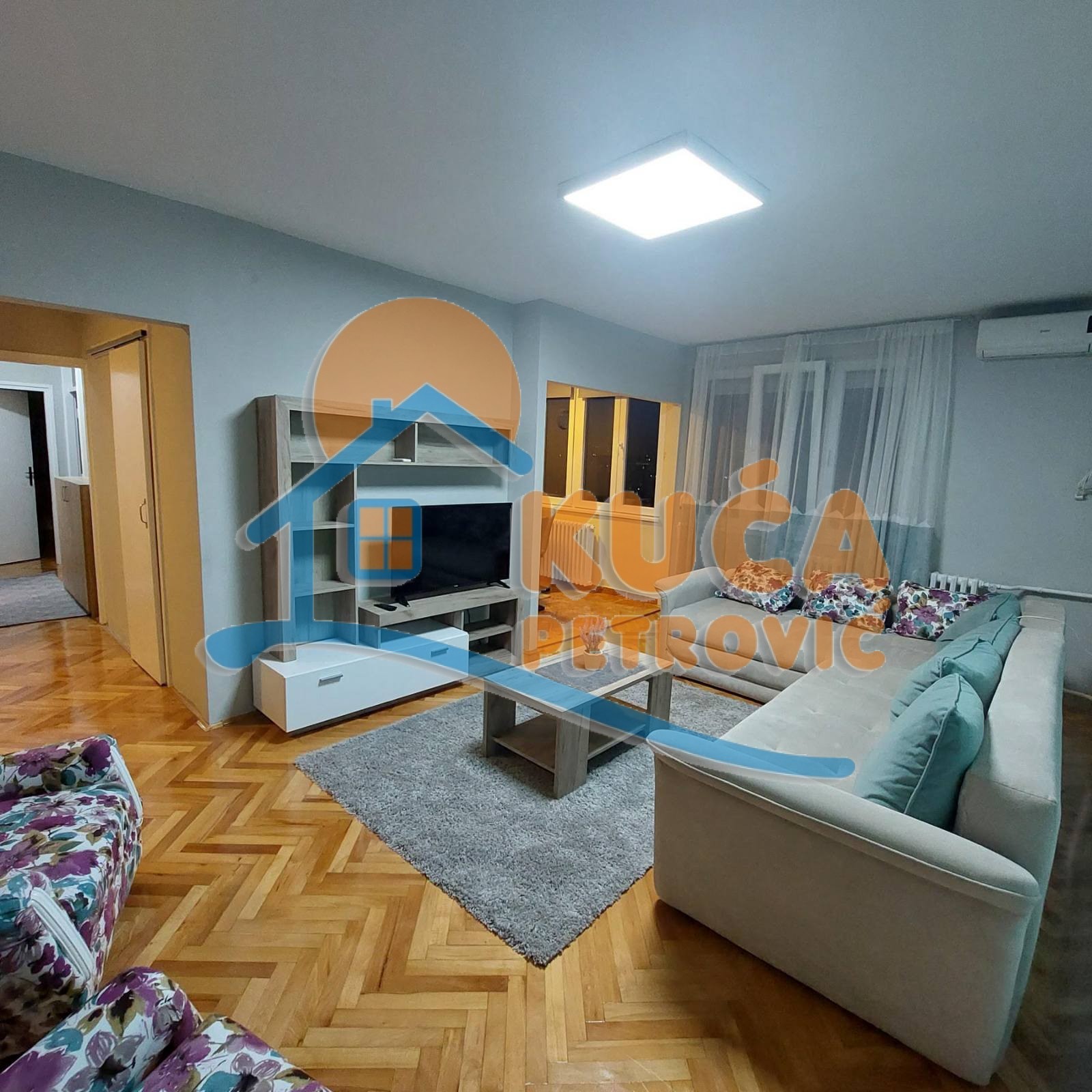 Trosoban stan, 77 m2, Centar, Cara Dušana ID: i-010935 2