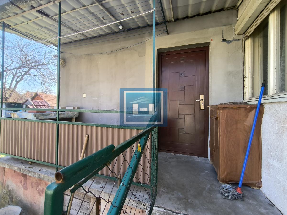 Na prodaju dve kuće sa garažom na 5.85 ari placa 10