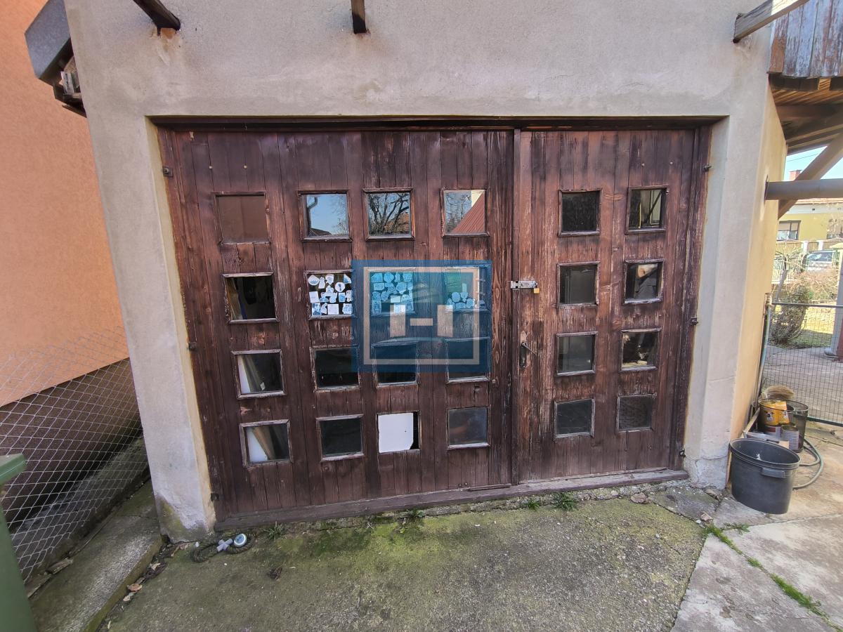 Na prodaju dve kuće sa garažom na 5.85 ari placa 6